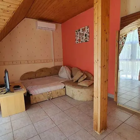 Two-bedroom Near 3 *