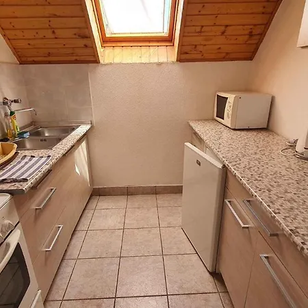 Two-bedroom Near 3 שיופוק
