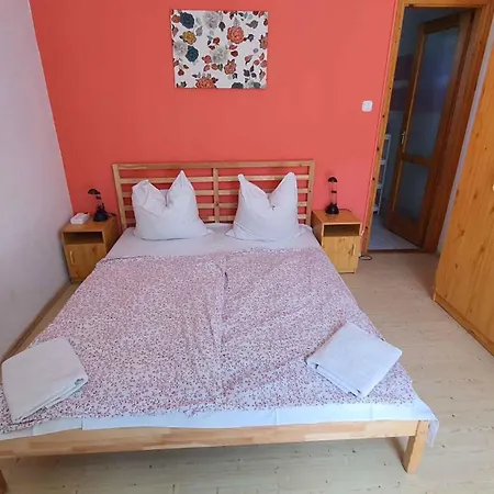 Two-bedroom Near 3 *