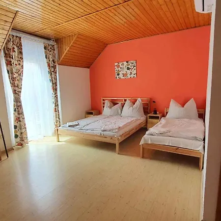 Two-bedroom Near 3 Lägenhet *