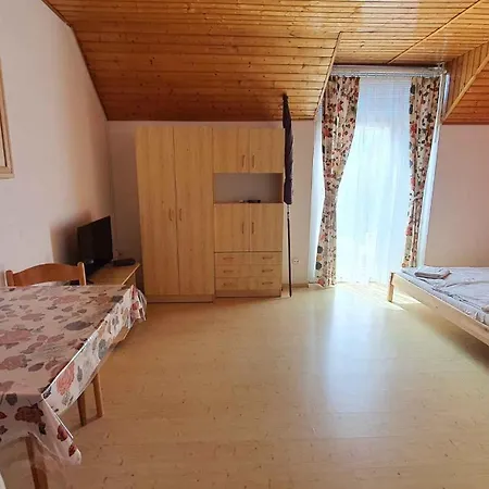 Two-bedroom Near 3 Lägenhet